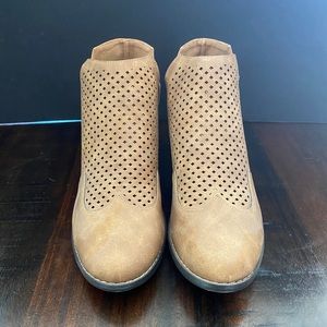 Women’s YOKI Beige Paladino-80 Fashion Boots